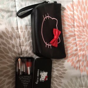 Cosmetic pouch w/ brush set